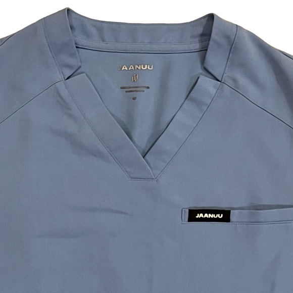 Jaanuu • Helia 3-Pocket Ceil Blue Scrub Top - M - Picture 8 of 14